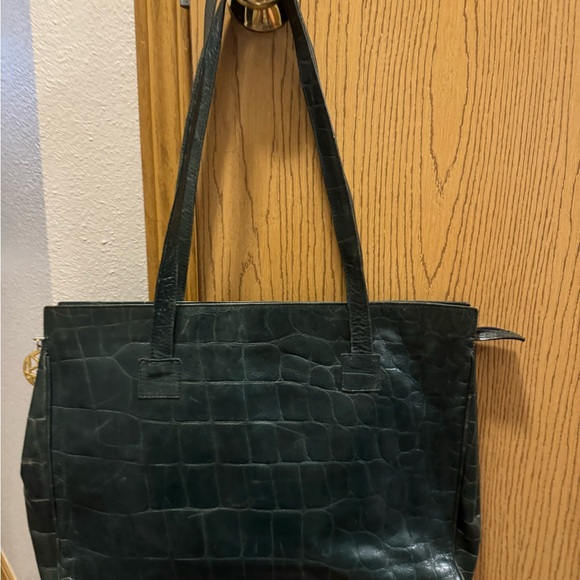 Elegant Green Crocodile-Embossed Tote Bag - Picture 1 of 10